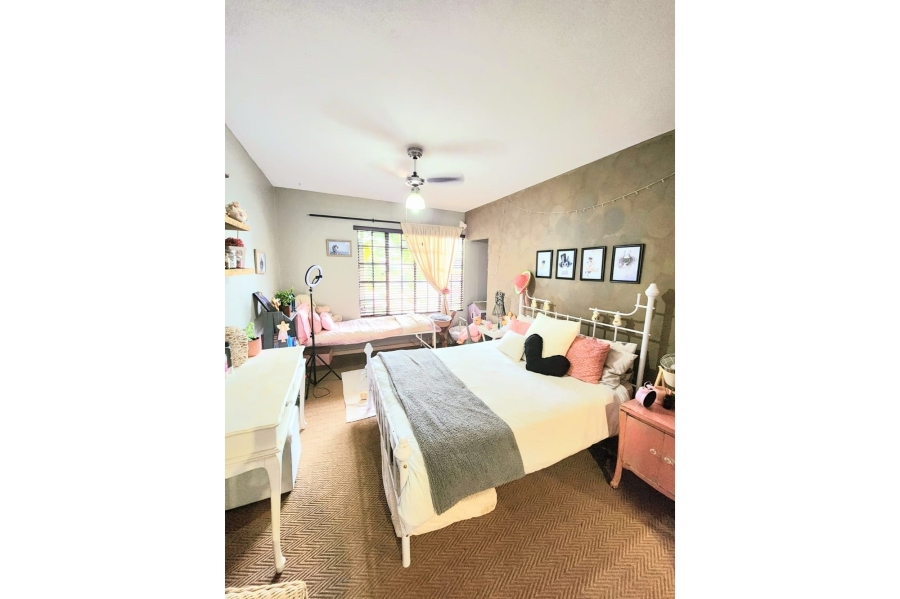5 Bedroom Property for Sale in Safari Gardens North West